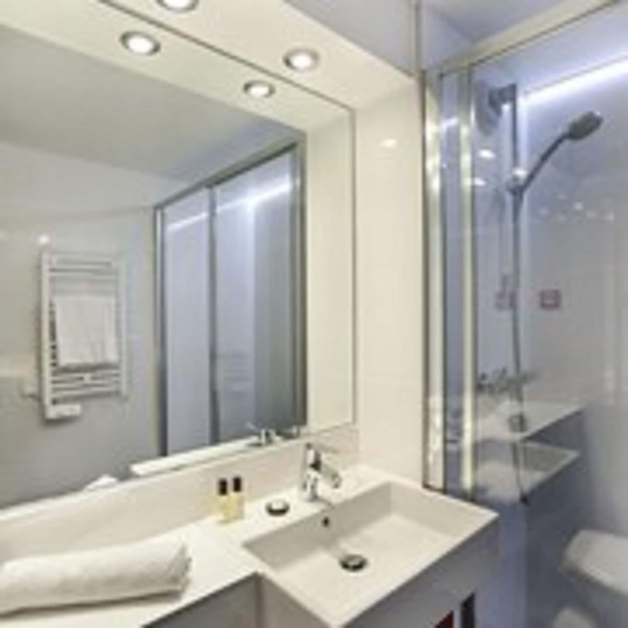 Hotel L'Amandier Nanterre Eksteriør bilde