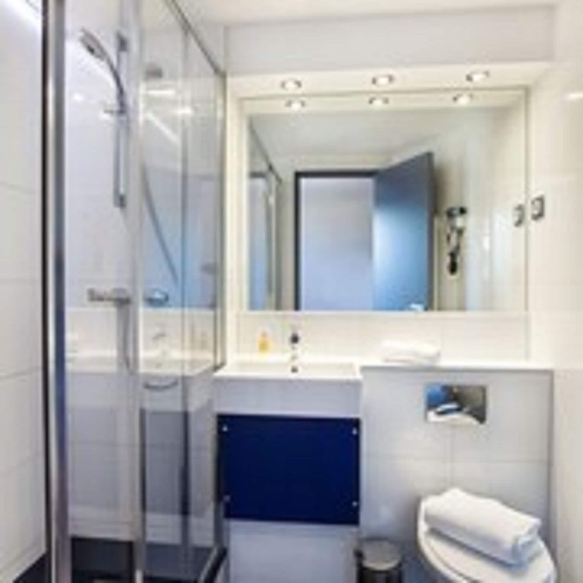 Hotel L'Amandier Nanterre Eksteriør bilde