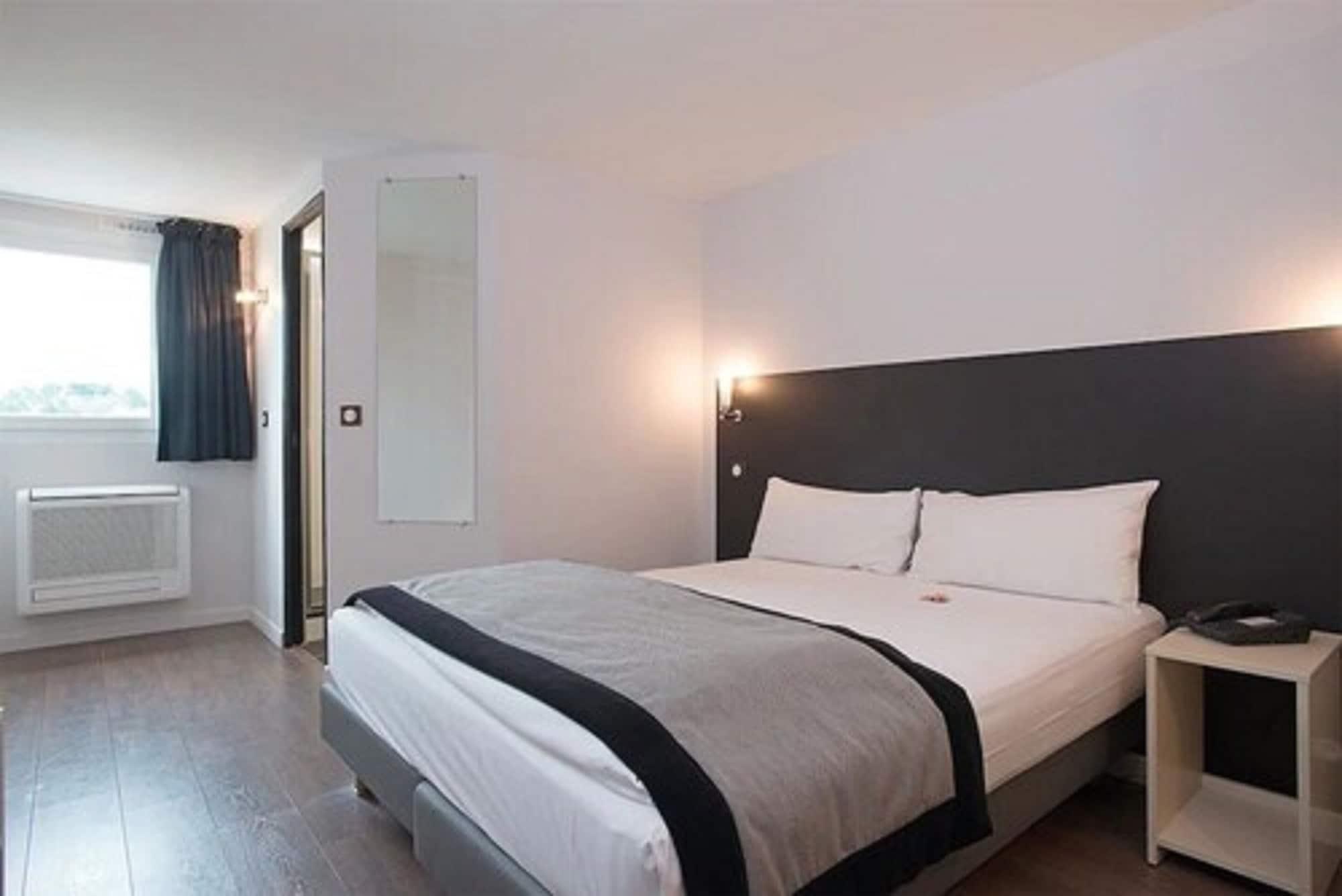 Hotel L'Amandier Nanterre Eksteriør bilde