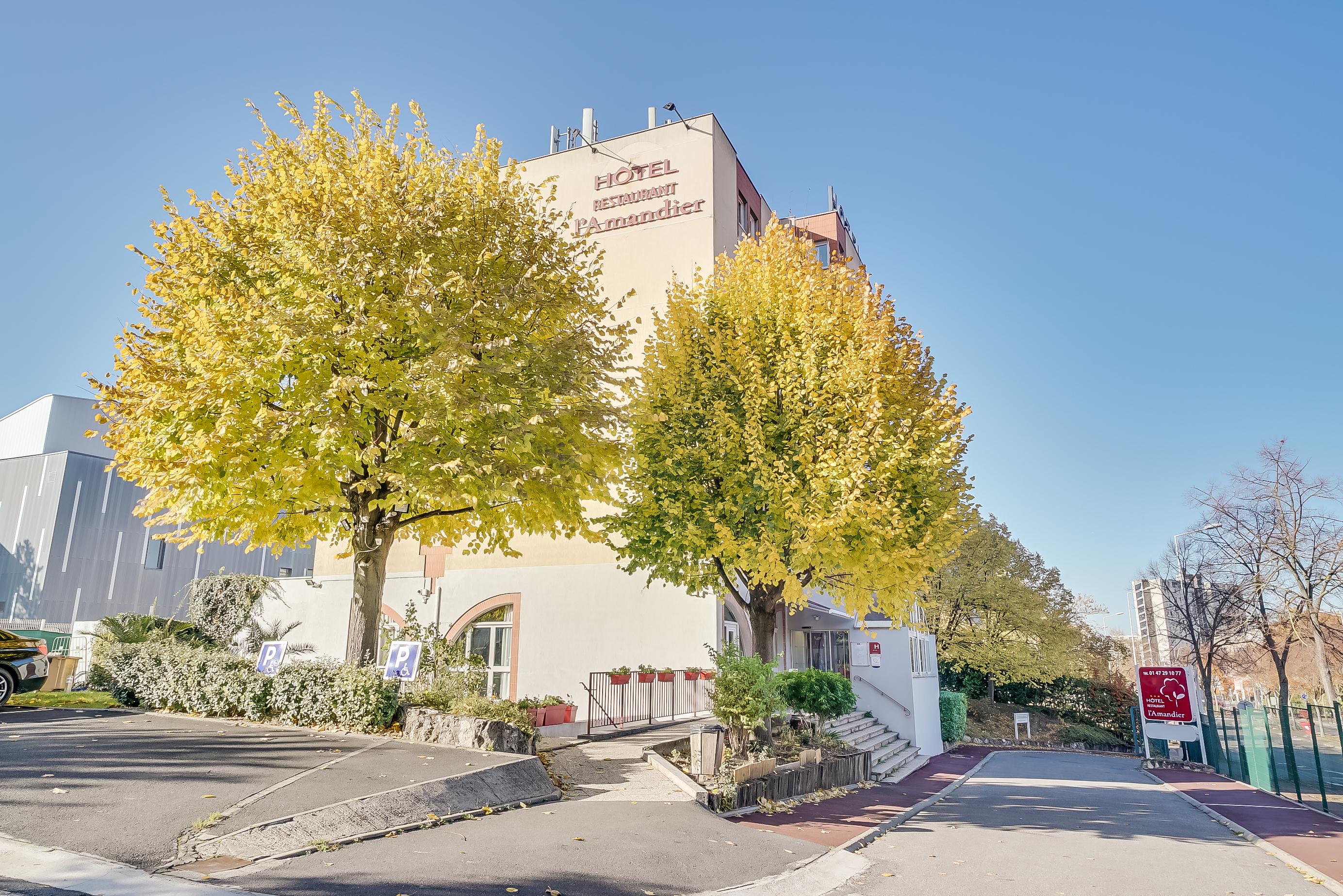 Hotel L'Amandier Nanterre Eksteriør bilde
