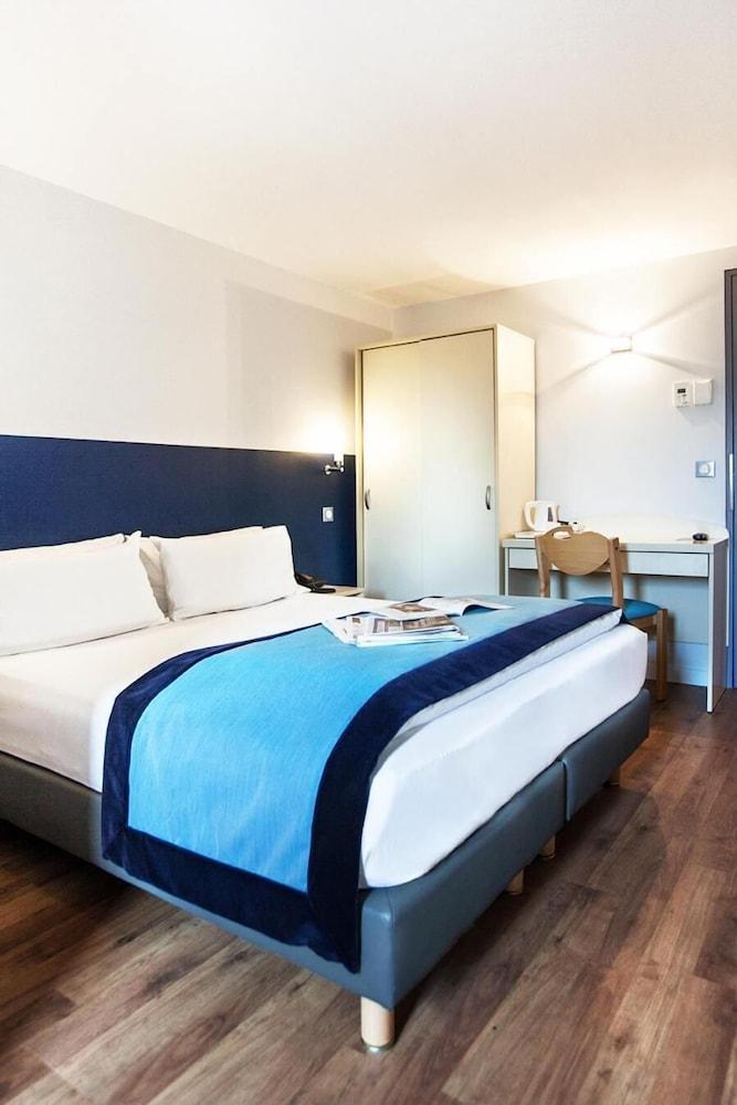 Hotel L'Amandier Nanterre Eksteriør bilde