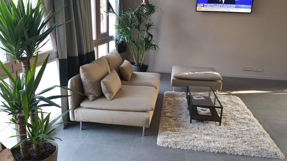 Hotel L'Amandier Nanterre Eksteriør bilde