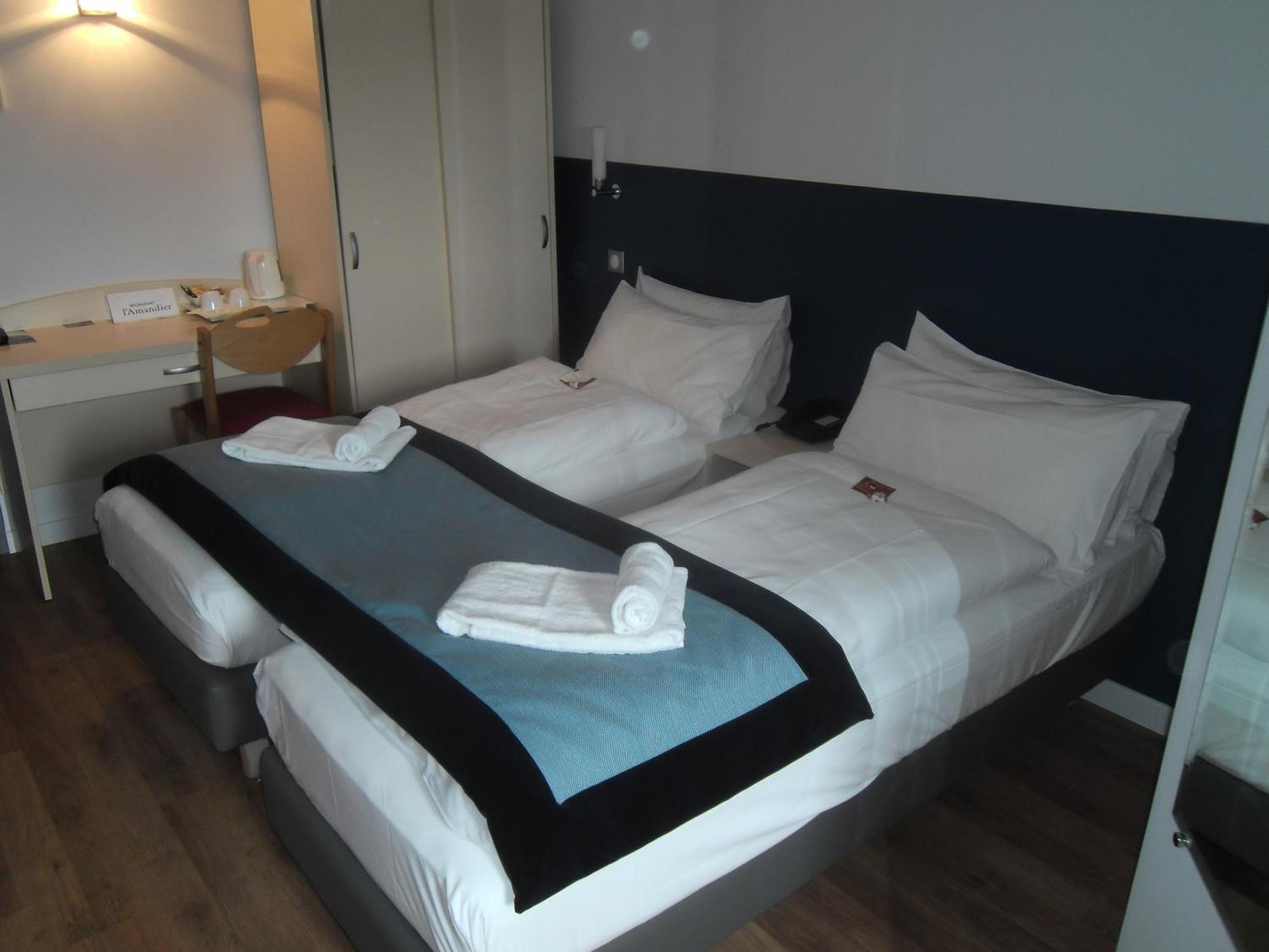 Hotel L'Amandier Nanterre Rom bilde