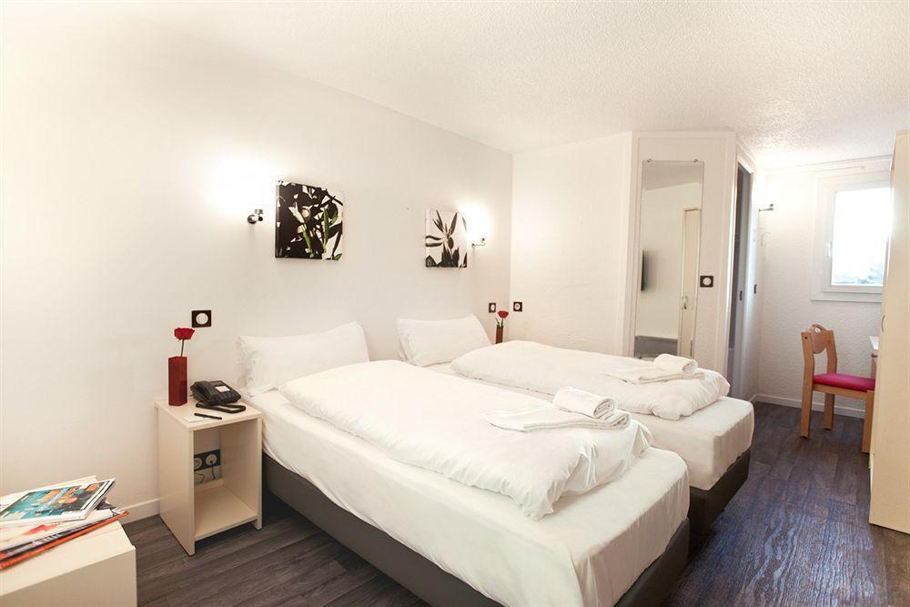 Hotel L'Amandier Nanterre Eksteriør bilde