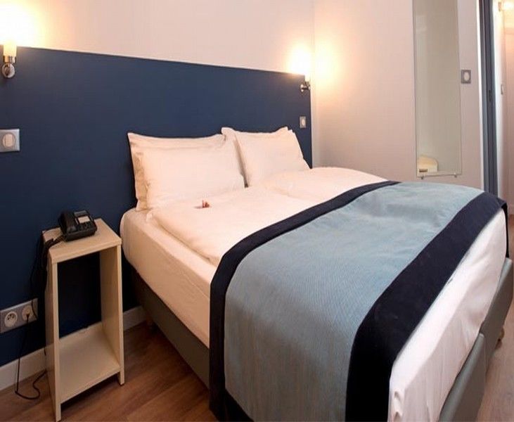 Hotel L'Amandier Nanterre Eksteriør bilde