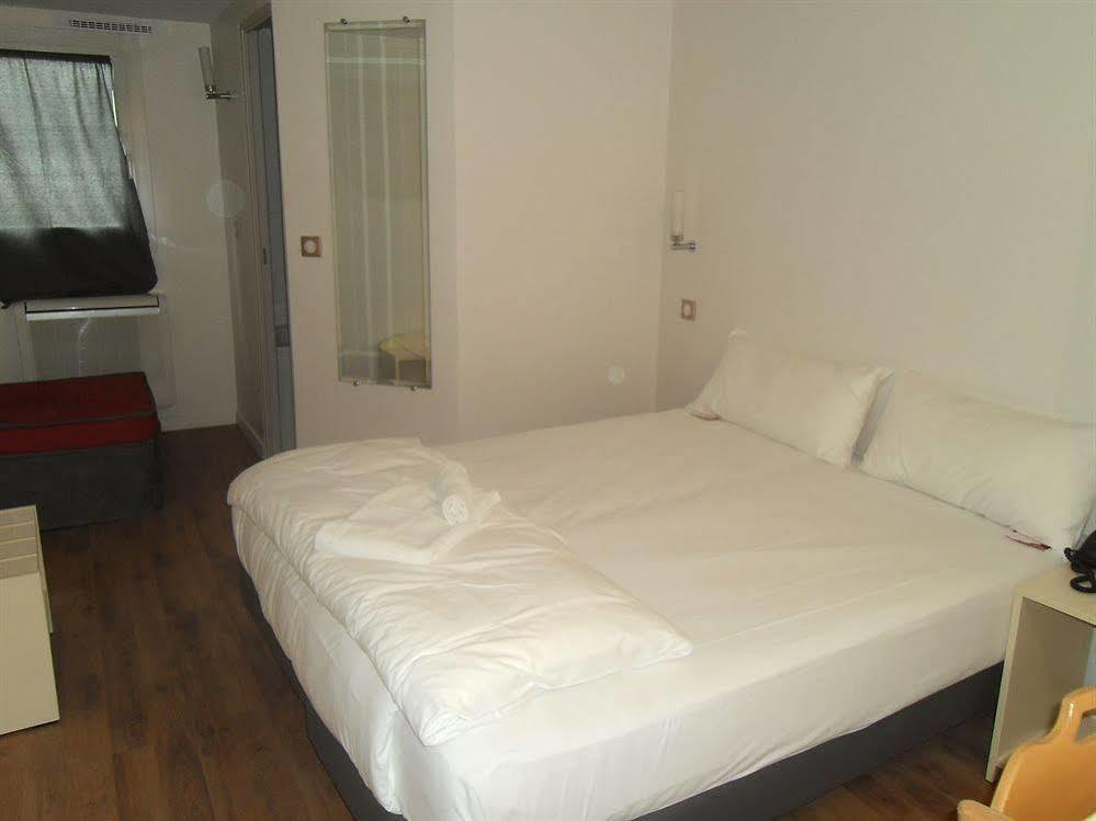 Hotel L'Amandier Nanterre Eksteriør bilde